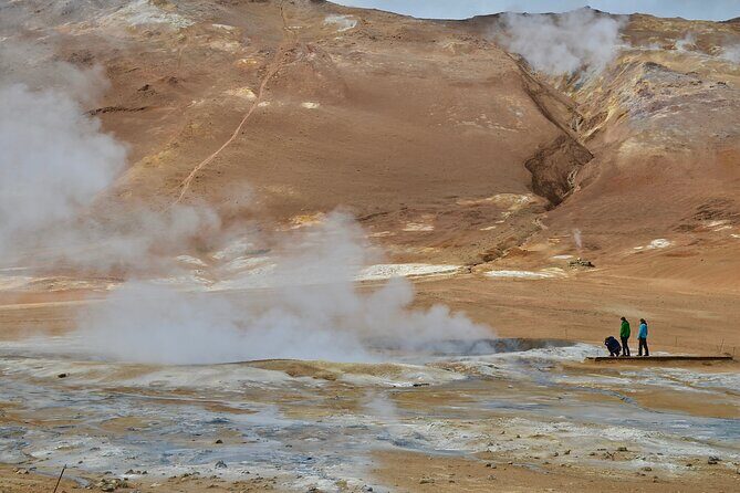 Myvatn Nature Baths & Goðafoss Waterfall Akureyri Shore Excursion - Cruise port logistics in Akureyri: Pickup that tries to protect your day