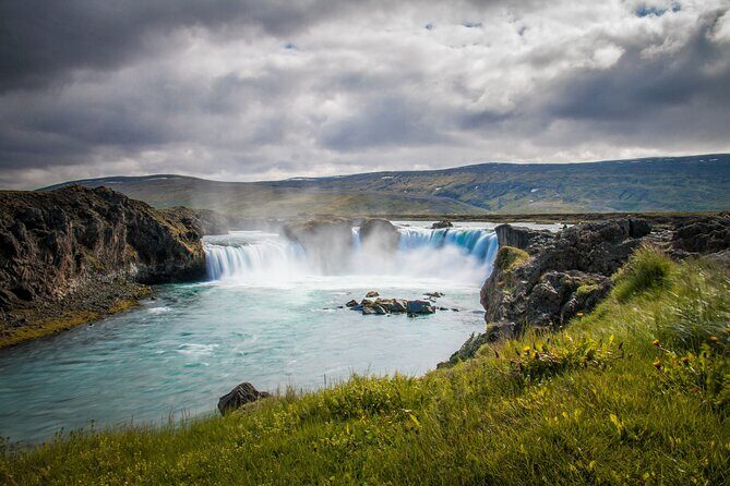Myvatn Nature Baths & Goðafoss Waterfall Akureyri Shore Excursion - Food, gear, and the small problems that can ruin a calm day