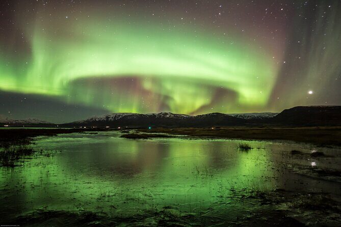 Northern Lights Classic MiniBus Tour from Akureyri - Aurora hunting at 9:30 pm: what this timing gets you