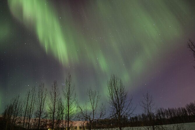 Northern Lights Classic MiniBus Tour from Akureyri - The hunt itself: from Akureyri’s lights to darker sky
