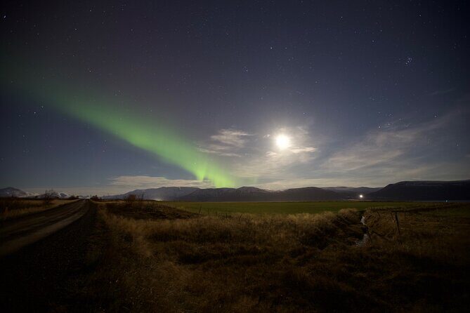 Northern Lights Classic MiniBus Tour from Akureyri - Viewing strategy: patience plus moving when clouds shift