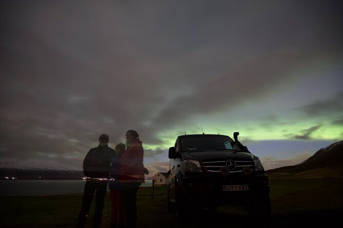 Northern Lights Classic MiniBus Tour from Akureyri - Group size and guide style: why it feels personal