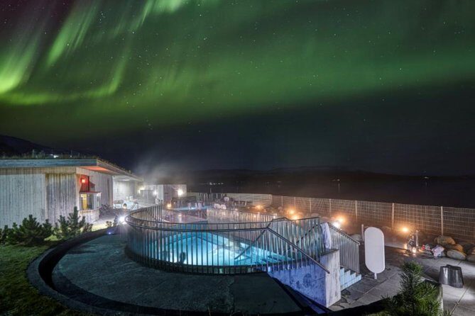 Northern Lights & Geothermal Baths Adventure - Fontana Wellness: Outdoor Pools, Different Temperatures, and the Gufan Steam Cabins
