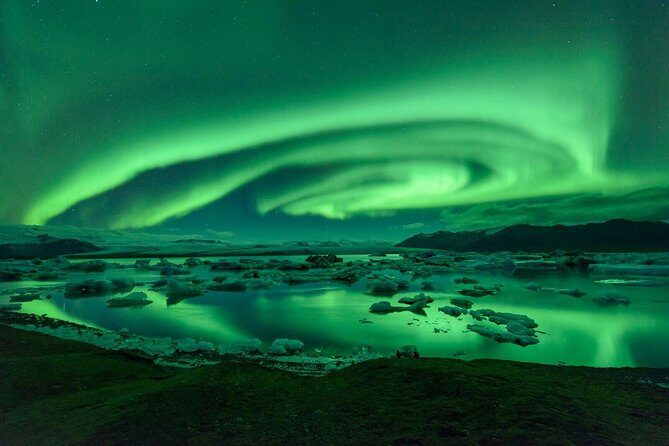Northern Lights Guided Bus Tour from Reykjavik - The bus setup: comfort, Wi‑Fi, and the trade-off of big groups