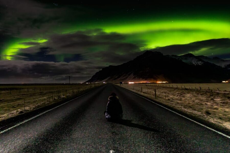 Northern Lights in Mini Bus, Photos, Hot Cocoa and Pastries - Mini Bus Pickup and the Flow of a 4-Hour Night