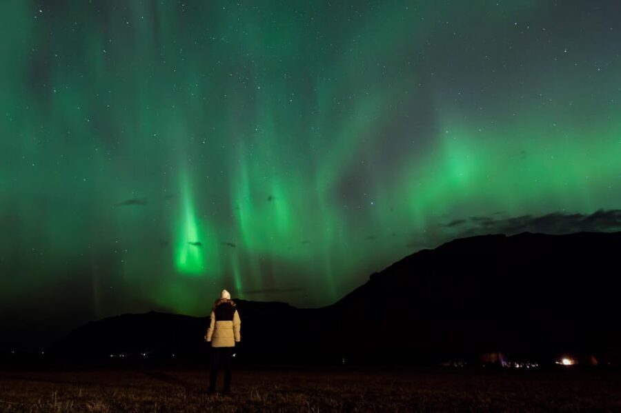 Northern Lights in Mini Bus, Photos, Hot Cocoa and Pastries - How the Aurora Hunt Works With an Expert Guide