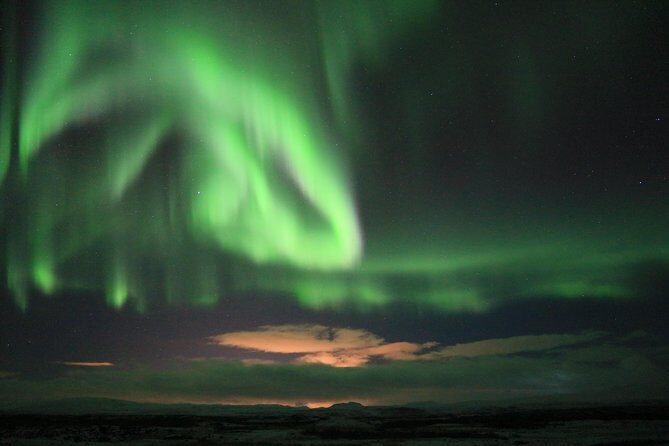 Northern Lights Midnight Adventure Small-Group from Reykjavík - What happens at the main viewing moments in winter darkness