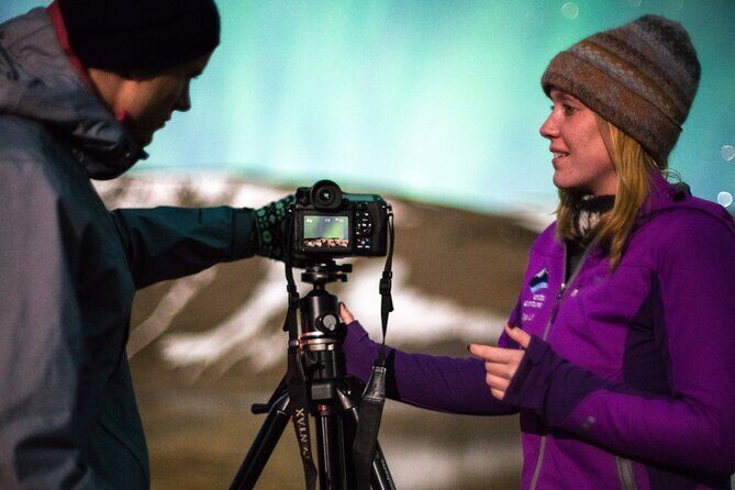 Northern Lights Minibus Tour with Hot Cocoa, Blankets & Photos - The moment the sky changes: blankets, hot chocolate, and color shifts