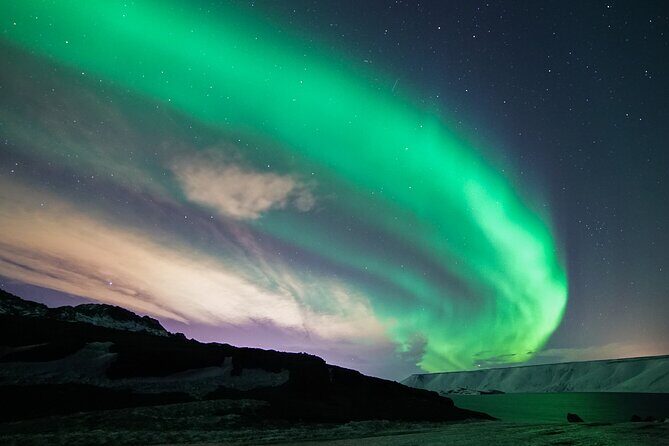 Northern Lights Minibus Tour with Hot Cocoa, Blankets & Photos - Using the free onboard Wi‑Fi without losing the magic