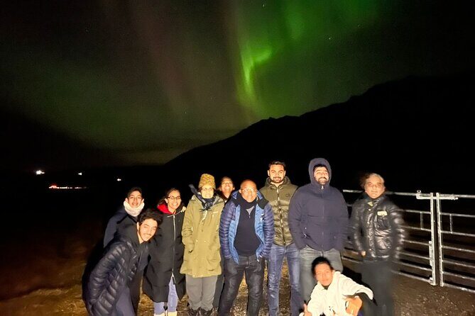 Northern Lights Private Guided Tour With Professional Photos - Hot chocolate, cinnamon rolls, and staying warm without fuss