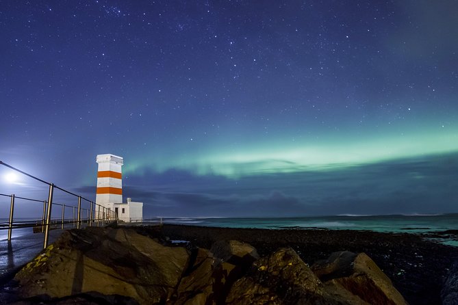 Northern Lights Tour from Reykjavik with Lifetime Guarantee - The guide experience: science, local myths, and a sense of humor