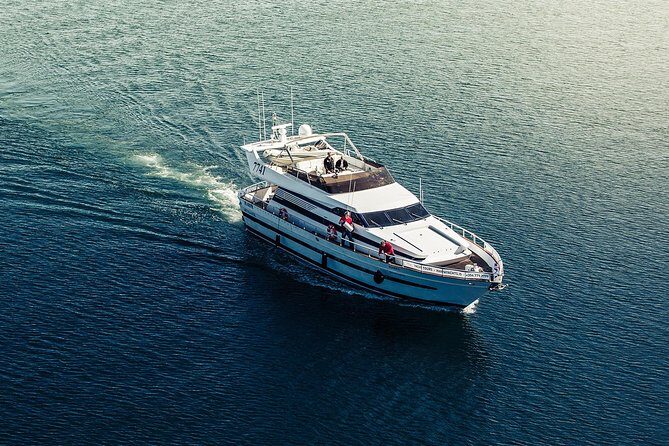 Northern Lights Yacht Cruise - Group size and yacht choice: why capacity can affect your night
