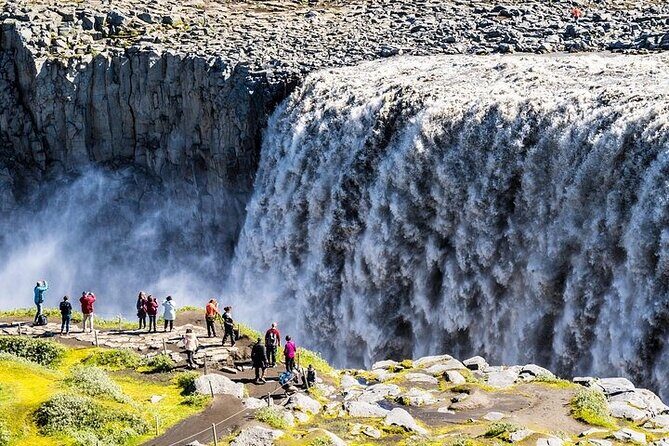 Premium 4x4 Diamond Circle Tour - Mývatn Nature Baths (Jardbodin) vs. Grotcaja Cave and Rift