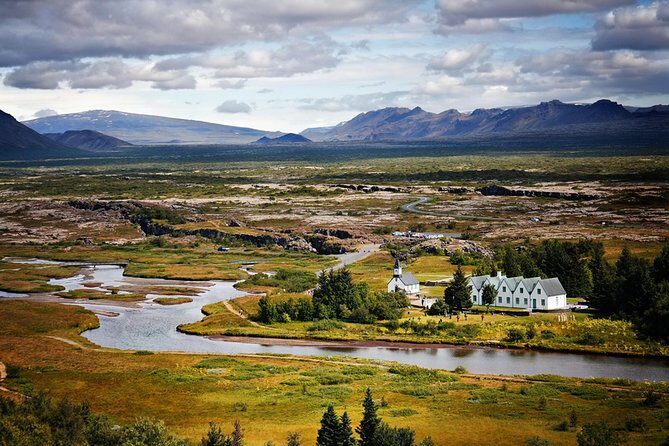 Premium Golden Circle Tour in Jeep - Þingvellir National Park: your foot in Europe, your foot in America