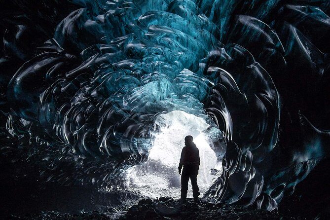 Private 2-Day Glacier Lagoon, Ice Cave and Northern Lights - Northern Lights: What You Can Expect and How to Treat the Chances