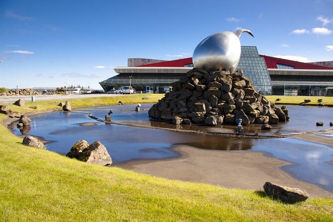 Private Airport Transfer with Blue Lagoon - Admission included - Arrival route vs departure route: two ways to plan your soak