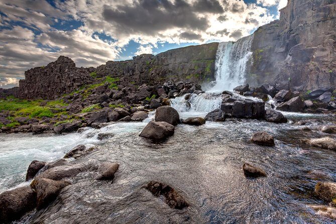 Private Golden Circle & Secret Lagoon tour from Reykjavik - Lunch, whiskey tasting, and the road toward Gamla Laugin