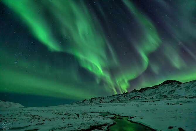 PRIVATE Northern light photo infused tour - The 4-hour flow: pickup, aurora hunting, hot chocolate, back to town