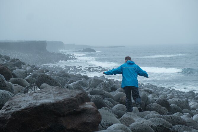 Private Secret Spots of Iceland Full day Tour with Photography by Luke - Stop 2: Brimketill’s Natural Pool, Calm or Chaos