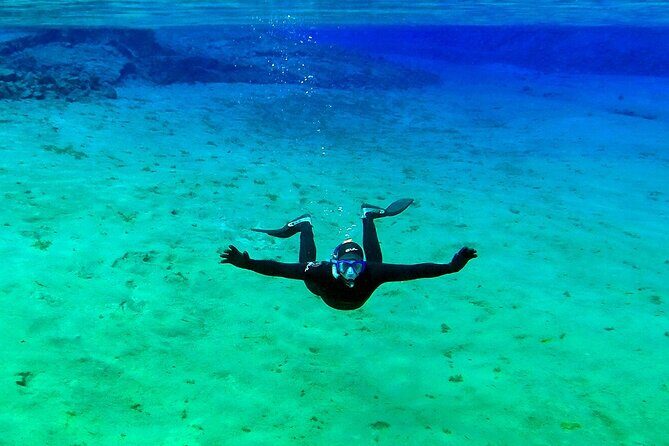 Private Silfra Snorkeling 6 p. group - Meet on Location - with Underwater Photos - Who this Silfra snorkeling fits best (and who should reconsider)