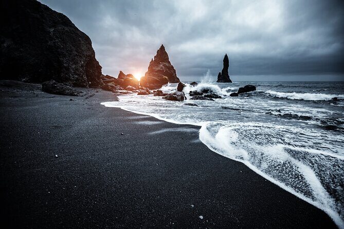Private South Coast tour / Black Sand Beach, Waterfalls and more - Seljalandsfoss: walking behind the waterfall with the right gear