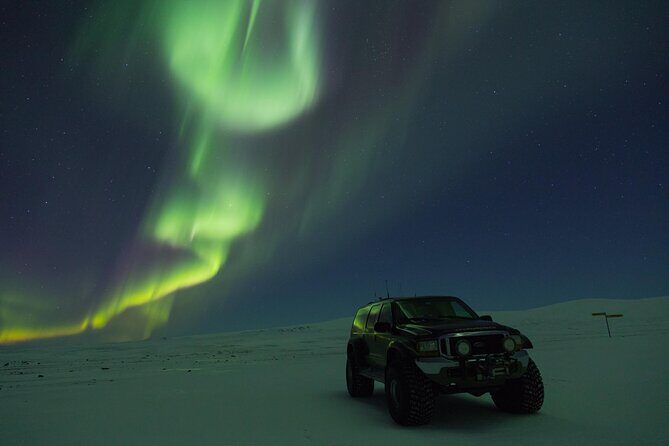 Private tour / Aurora Hunt - Northern Lights Super Jeep Tour - Why an Aurora Hunt Beats a big-bus tour in Iceland