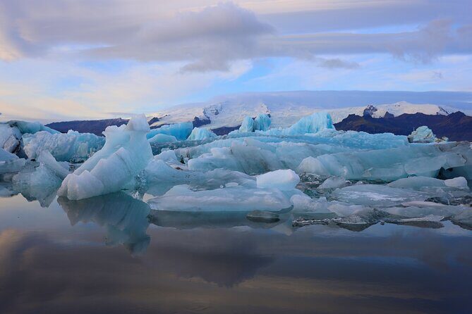 Private Tour Höfn: Jokulsárlón , Diamond Beach, Secret Glacier - Stop 3: Fellsfjara Diamond Beach and the black-sand photo hunt