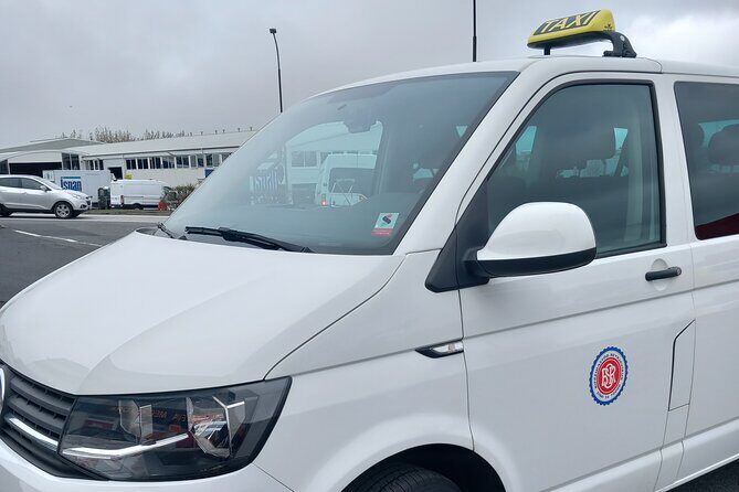 Private Transfer from Keflavik Airport to Reykjavik/surrounding - Flight delays and lost luggage: the real test