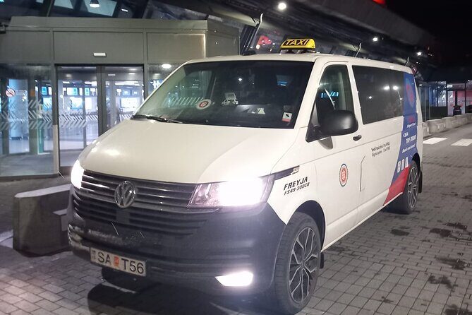 Private Transfer from Reykjavik/surrounding to Keflavik Airport - Pickup That Starts at Your Door (Not Two Blocks Away)