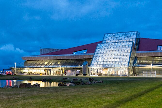 Private Transfer Reykjavik to Keflavik Airport - The pickup part: choosing your spot in Reykjavik