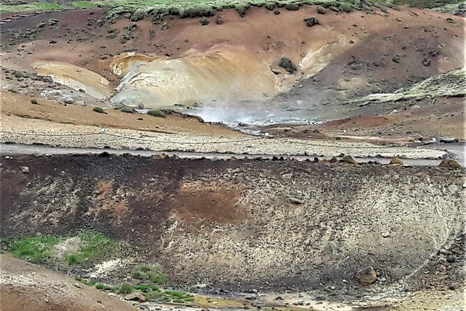 Reykjanes peninsula- Geopark and much more. Private tour - Stop 2: Grænavatn Lake and its green thermal color