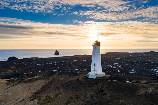 Reykjanes Peninsula Tour - Kleifarvatn Lake: steam, myths, and a brave little look