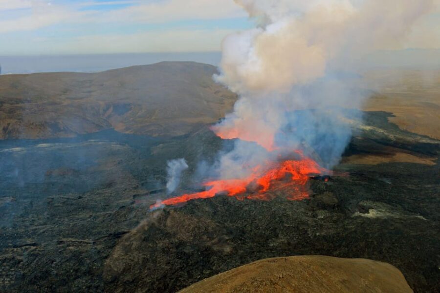 Reykjavik: 45-Minute Volcano Sightseeing Helicopter Tour - Comfort, safety, and getting the best views as a small group