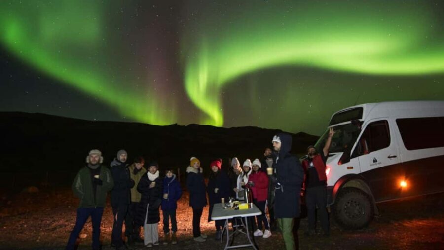 Reykjavík: 4x4 Minibus Northern Lights with Photo and Cocoa - Why This Aurora Tour Feels More Personal Than a Big Coach