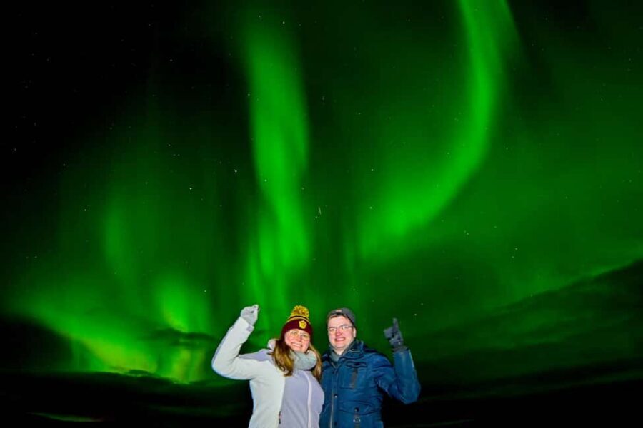 Reykjavík: 4x4 Minibus Northern Lights with Photo and Cocoa - Reykjavik Pickup and Drop-Off: Choose a Stop, Then Be Ready for Walking