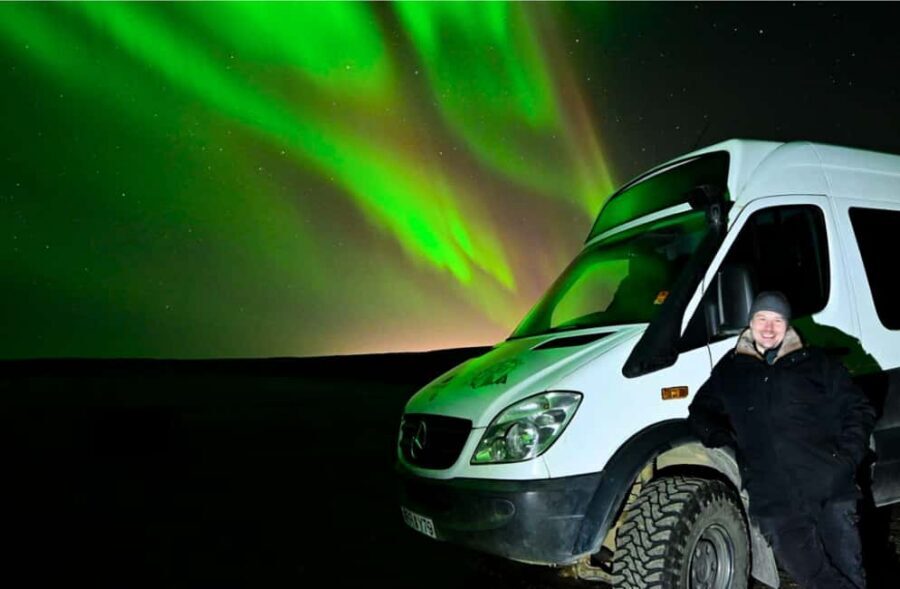 Reykjavík: 4x4 Minibus Northern Lights with Photo and Cocoa - Weather and Rescheduling: The Honest Part of Any Aurora Plan