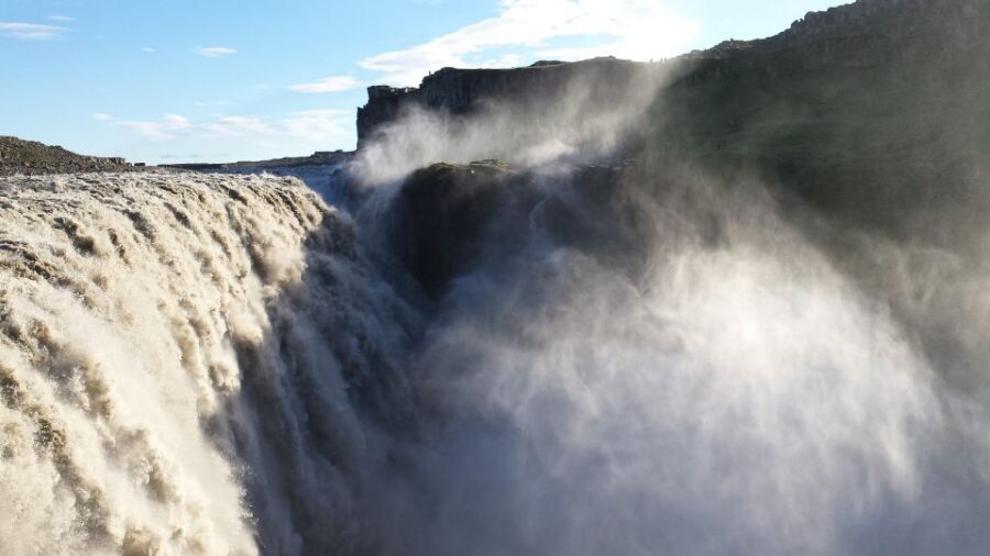 Reykjavik: 8-Day Small Group Circle of Iceland Tour - Day One: Golden Circle Anchors (Gullfoss, Geysir, Þingvellir)