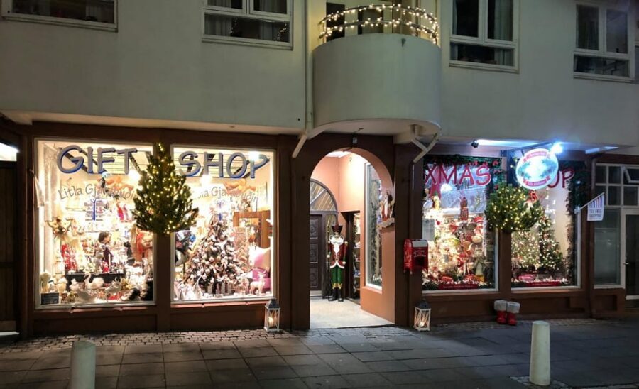 Reykjavik: Christmas Food Tour with Tastings and Drinks - Smoked Lamb and Laufabrauð: The First Bite of Christmas