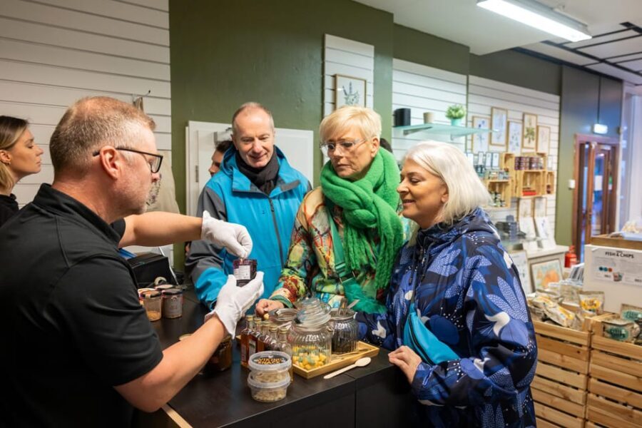 Reykjavik: Christmas Food Tour with Tastings and Drinks - Hamborgarhrygg and the Holiday Drink Lineup