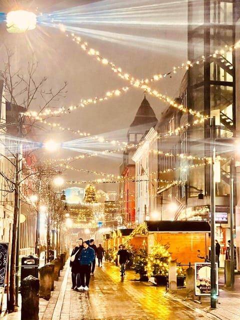 Reykjavik: Christmas Walking Tour with Icelandic Traditions - Climbing Skólavörðustígur to Hallgrímskirkja: the tour’s final payoff