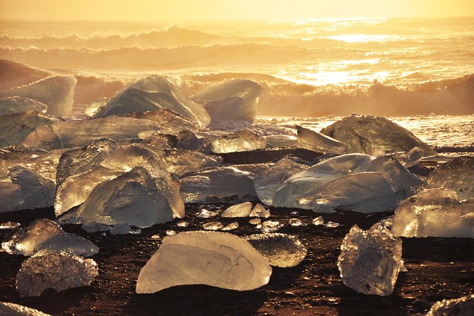 Reykjavik: Glacier Lagoon & Fjaðrárgjúfur Canyon Small-Group Tour - The 14–16 hour rhythm: how to make a long day feel manageable