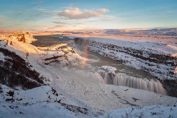 Reykjavik: Golden Circle and Northern Lights Small-Group Tour - How the day is paced: noon Golden Circle, then midnight aurora