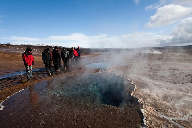 Reykjavik: Golden Circle and Northern Lights Small-Group Tour - Kerið volcanic crater: the bonus stop that adds variety