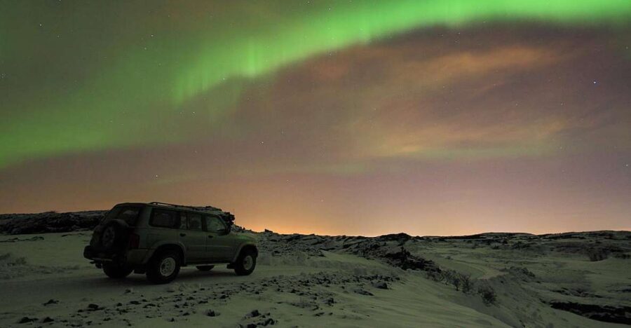 Reykjavik: Golden Circle & Northern Lights 4x4 Tour - Geysir and Strokkur: fast geothermal drama