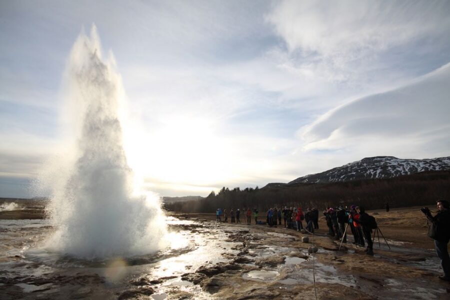 Reykjavik: Golden Circle & Northern Lights 4x4 Tour - Northern Lights chasing in a small 4x4: how the hunt really works