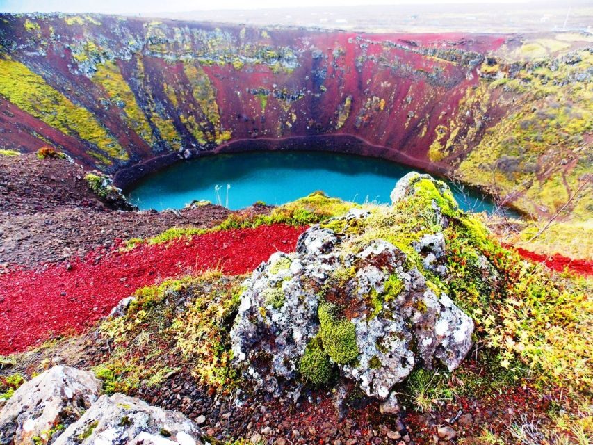 Reykjavik: Golden Circle, Tomato Farm and Kerið Crater Tour - Geysir and Strokkur: timing the next eruption at the geothermal fields