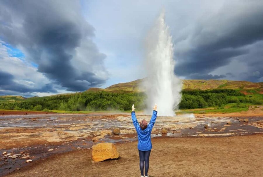 Reykjavik: Golden Circle Tour and Sky Lagoon Entry Ticket - Geysir and Strokkur: watching the eruption rhythm