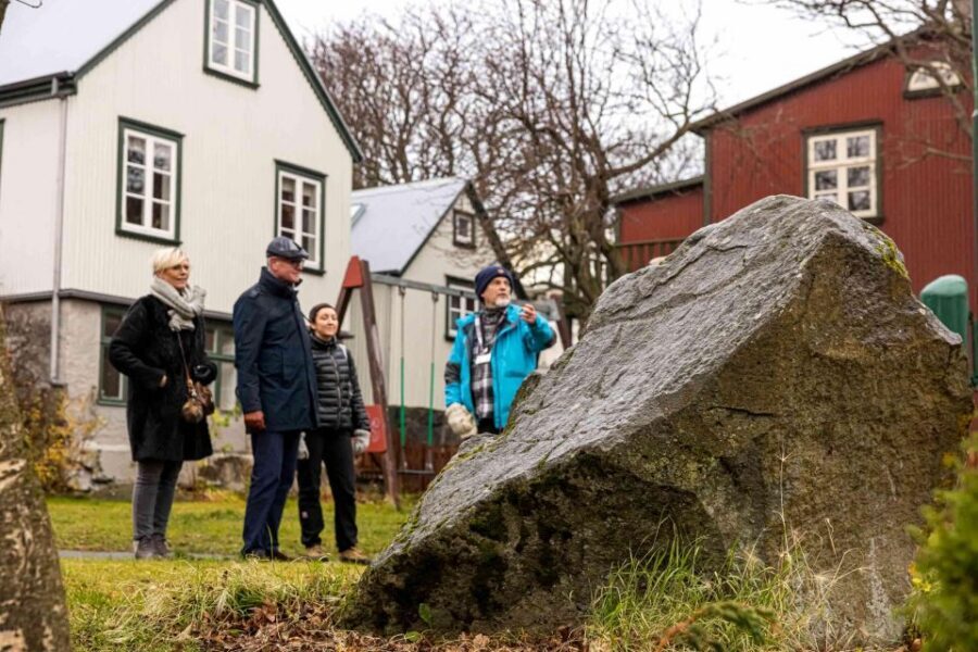 Reykjavik: Guided Folklore Walking Tour - Ingólfstorg and Ingólfur Square: start where the city points inward