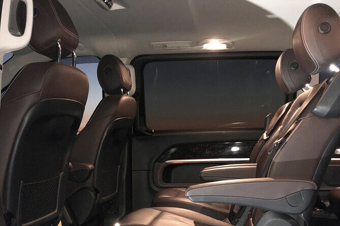 Reykjavik International Airport Private Arrival Transfer - Keflavik to Reykjavik Without the First-Day Chaos