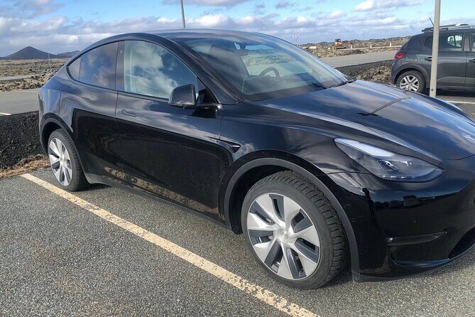 Reykjavík/Keflavík–Blue Lagoon, Silica & Retreat Transfer - Vehicle size and luggage: the part people forget until it’s too late